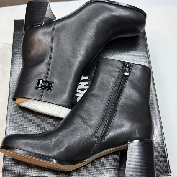 DKNY Women's Ranya Zip Ankle Booties- Size 8- Smooth Black Leather - Image 4