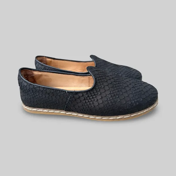 Charix Women’s Black Scales Embossed Leather Loafers Slip-On Flats Size 36 READ - Image 6