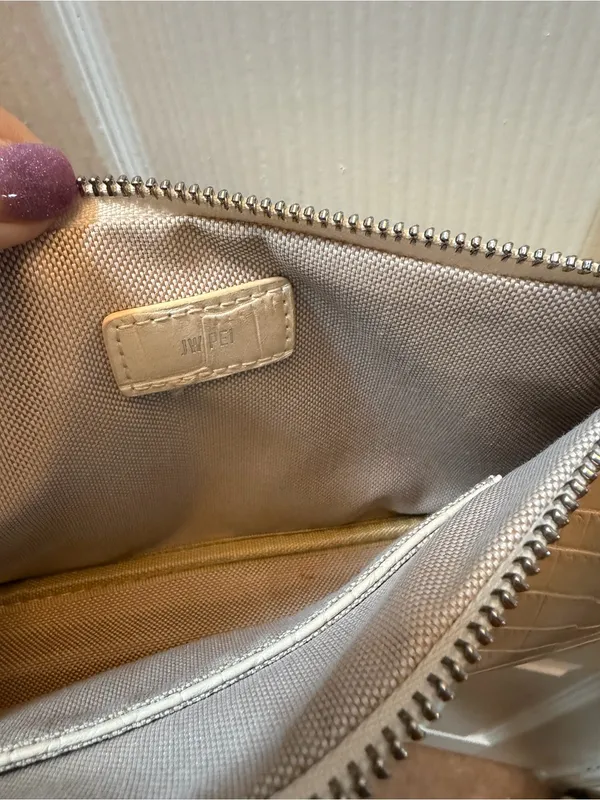 JW Pei Croc-Embossed Cream Shoulder Bag with Detachable Strap - Image 3