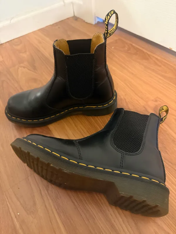Black doc martens Chelsea boots - Image 3