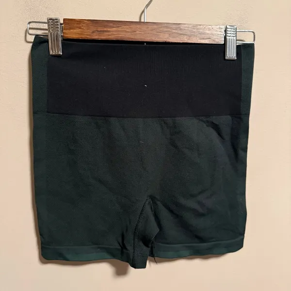 Outdoor Voices Seamless Smooth 4.5" Bike Short in Evergreen- Size Small - Image 5