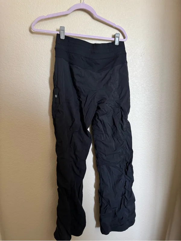 Lululemon lined mid rise studio‎ dance pant size 6 in black ruched leg - Image 9