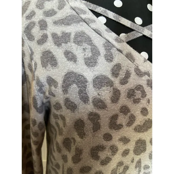 Simply Southern Womens Tunic Size Small Gray Leopard‎ Print Sequined Elbows Top - Image 4