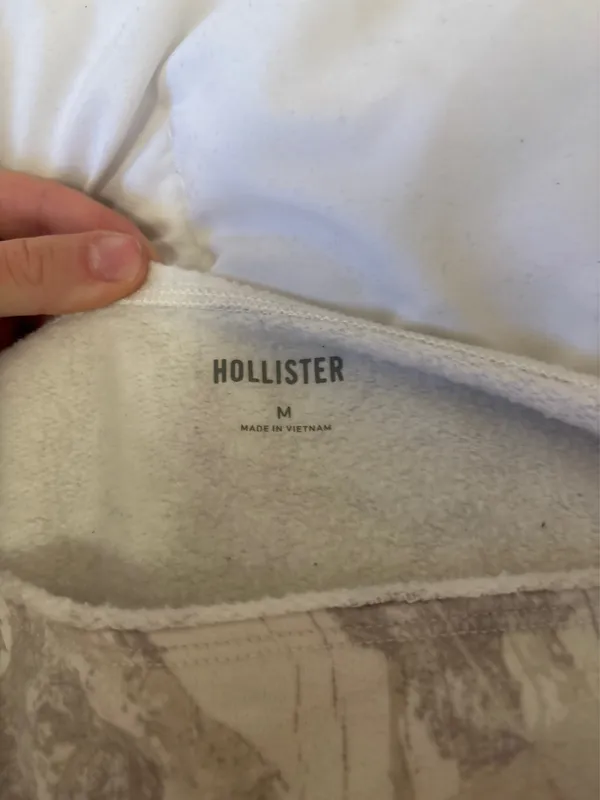 Hollister Off-The-Shoulder Crop camo hoodie - Image 2