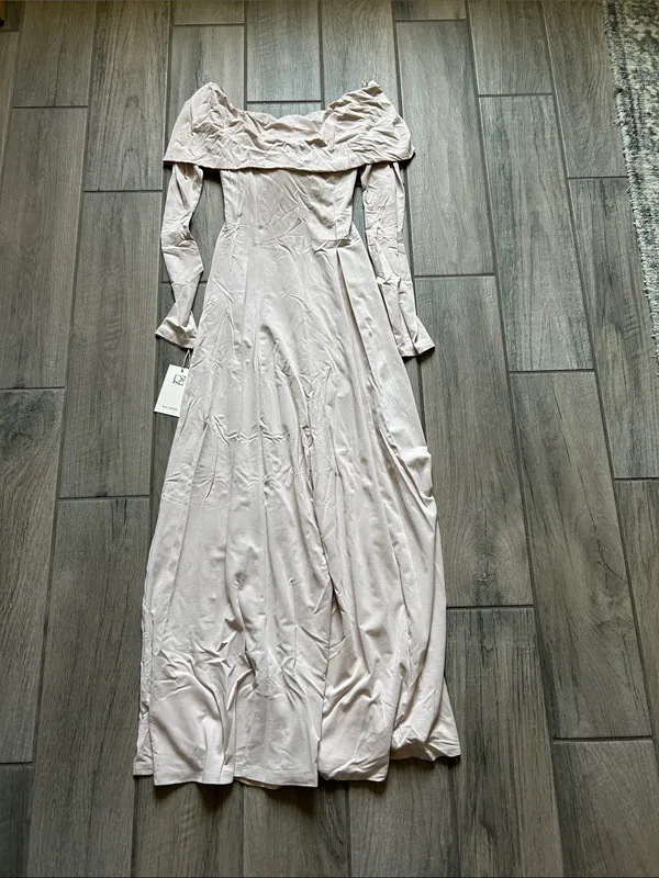 Off-Shoulder Maxi Dress in Light Beige with Long Sleeves - Image 4