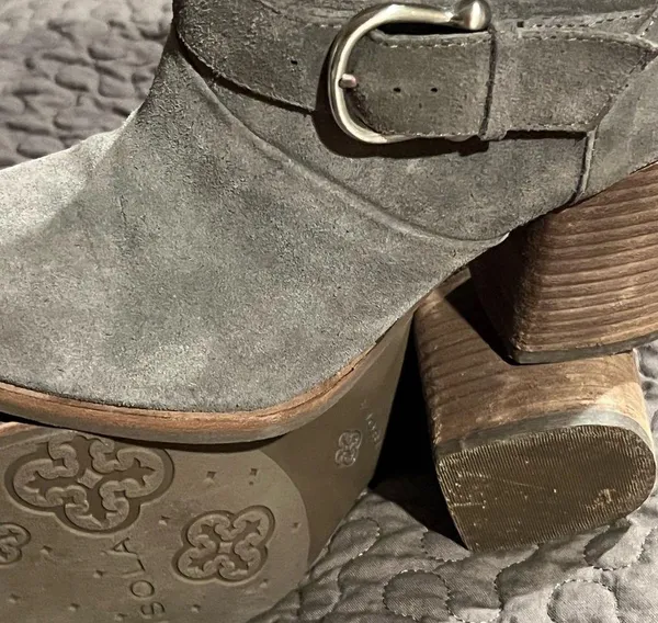 Isola Lavoy Grey Leather Stacked Heel Ankle Boots Size 7M Gorgeous NWOT - Image 6