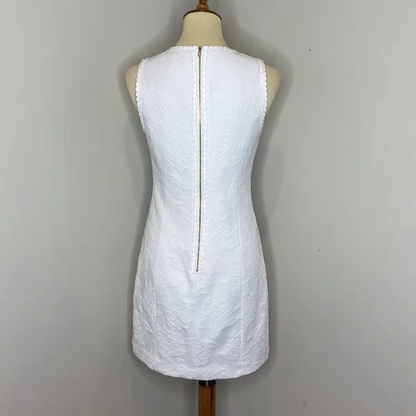 Lilly Pulitzer Mila Stretch Shift in Resort White Turtle Pucker Jacquard - Image 4
