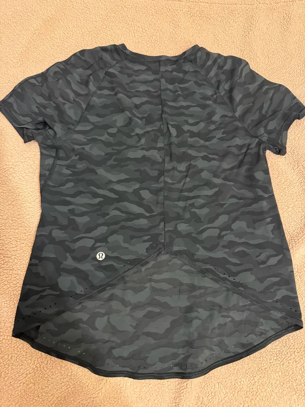 Lululemon T-Shirt - Image 3
