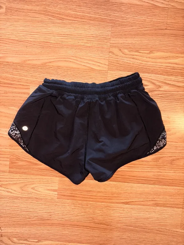 lululemon athletica hotty hot ll shorts - Image 2