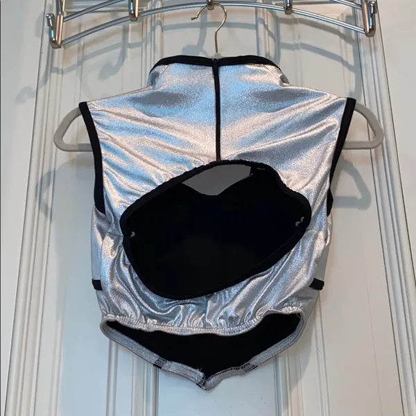 Kellé Silver metallic Costume/Dance Top Size M - Image 3