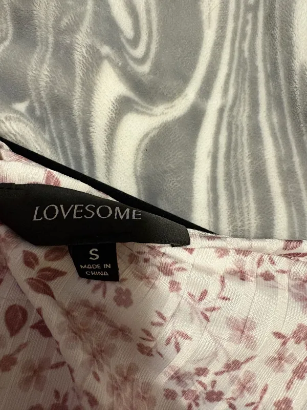 Windsor Set Lovesome white and pink floral two piece with tie detail on the top and bottom of the skirt. #floral #twopiece - Image 2