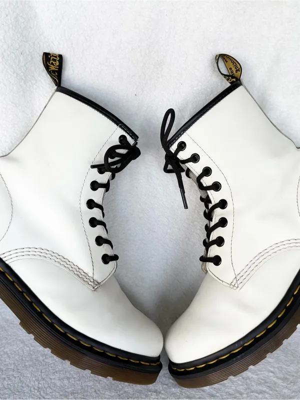 Dr. Martens Women’s White Lace-Up Combat Boots with Black Laces Size 7 - Image 7