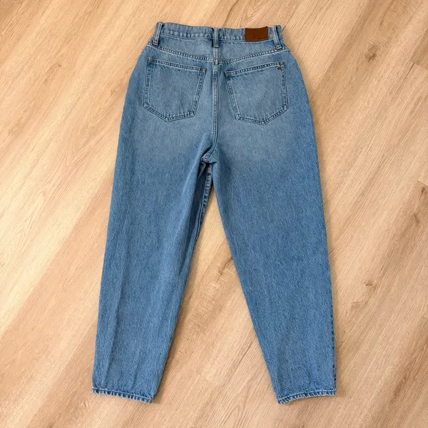 Madewell Baggy Tapered Jeans in Markwood Wash - Image 6