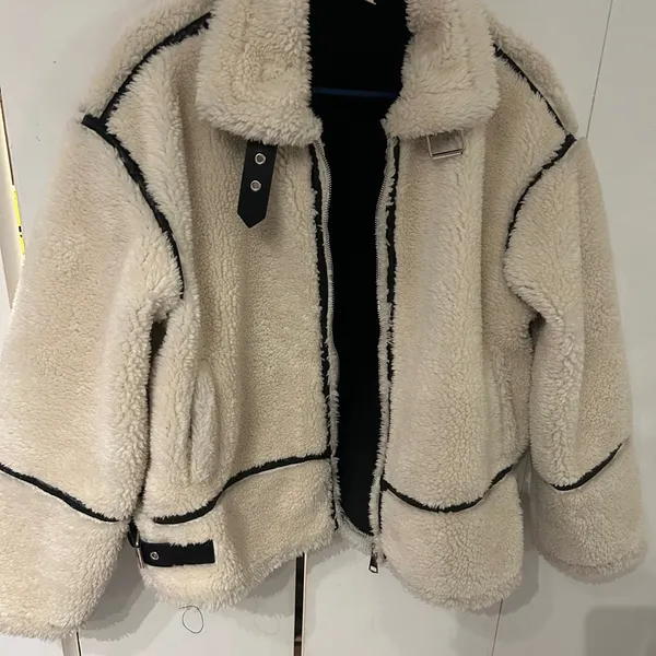 Elegant Cream Sherpa Jacket Black - Image 11