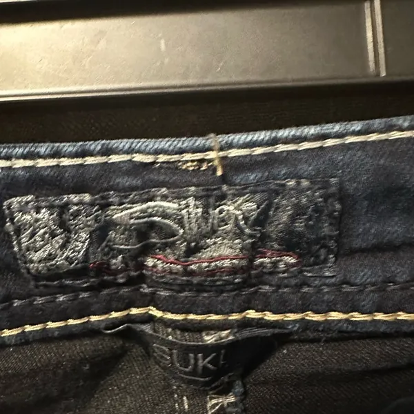 Woman’s Silver Jeans Suki Mid Super Skinny Dark Wash Mid Rise Size 31x31 - Image 2