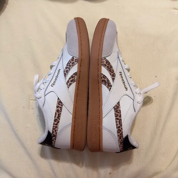 Reebok Women’s Shoes Classic - Image 2