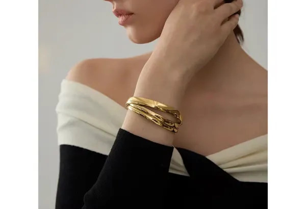 Gold bangle non tarnish minimalist and elegant - Image 3