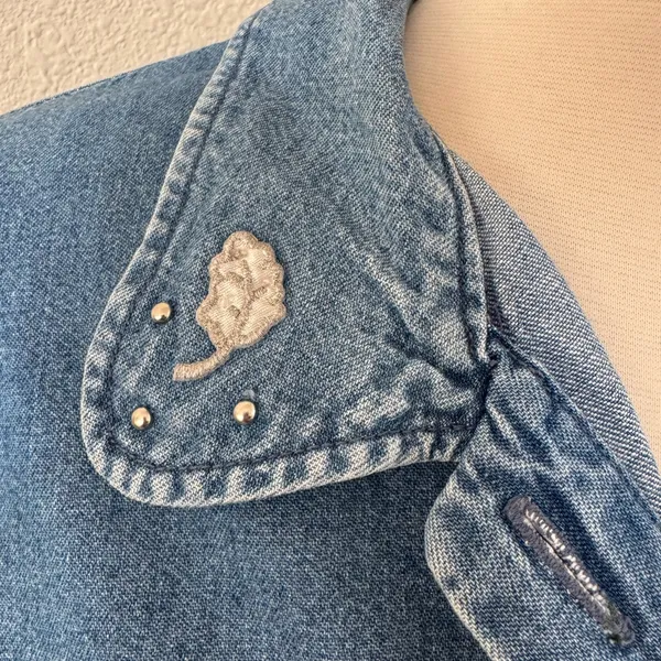 Vintage fall‎ Denim Shirt Large – Studded Leaf Embroidery 90s Style - Image 4