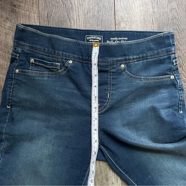 Signature by Levi Strauss Totally Shaping Pull On Skinny Jeans Size 6 Short - Image 3
