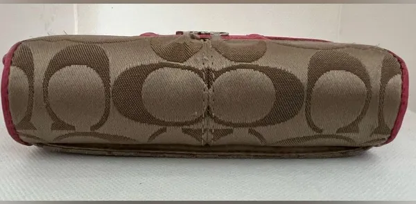 Coach | ladies Signature Jacquard clutch wallet - Image 3