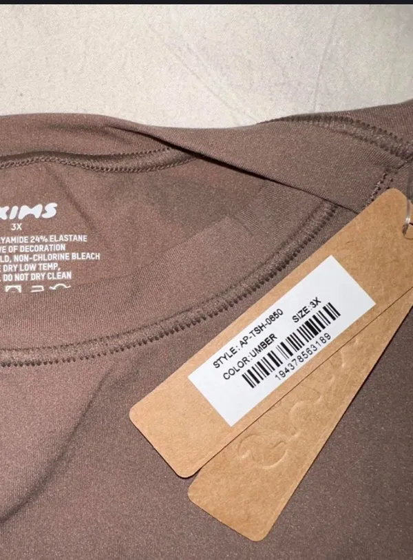 brown skims fits everybody tshirt - Image 4