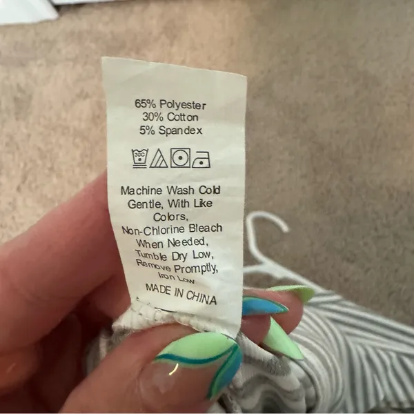Women's light grey & white striped cropped tee Size L - Image 10