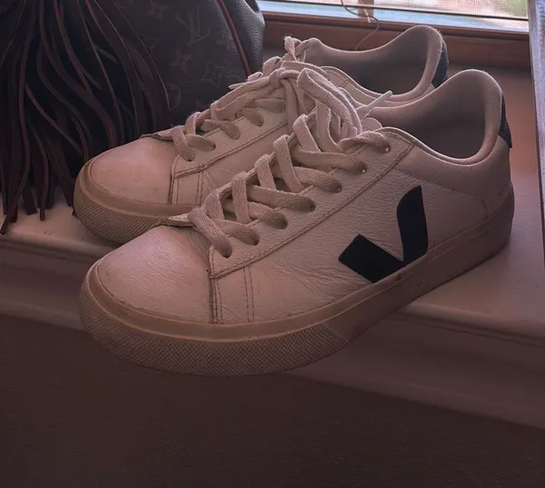 VEJA Sneakers - Image 2