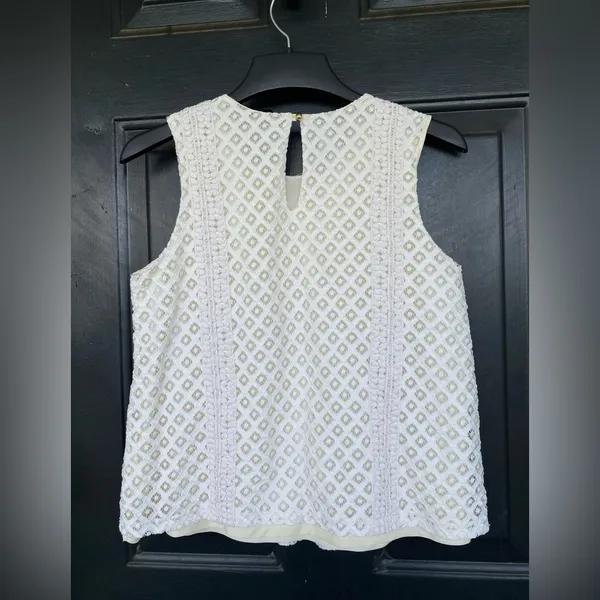 Banana Republic Eyelet sleeveless Blouse - Image 2