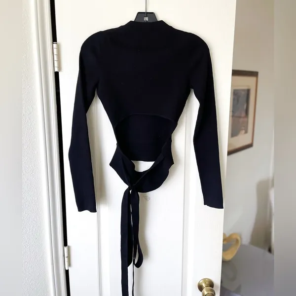 Aritzia Wilfred Mayrac Merino Wool Cutout Sweater Black Medium EUC‎ - Image 9