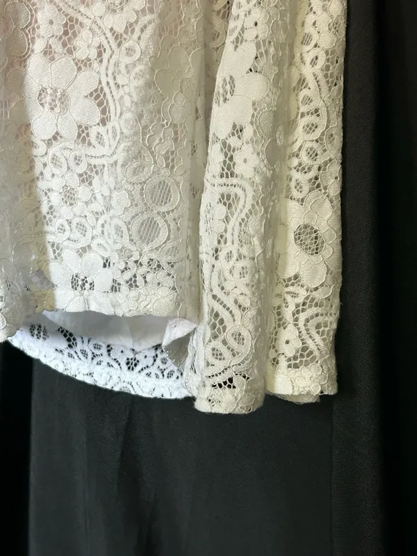 Hollister White Lace Cold-Shoulder Tie-Front Blouse XS - Image 4