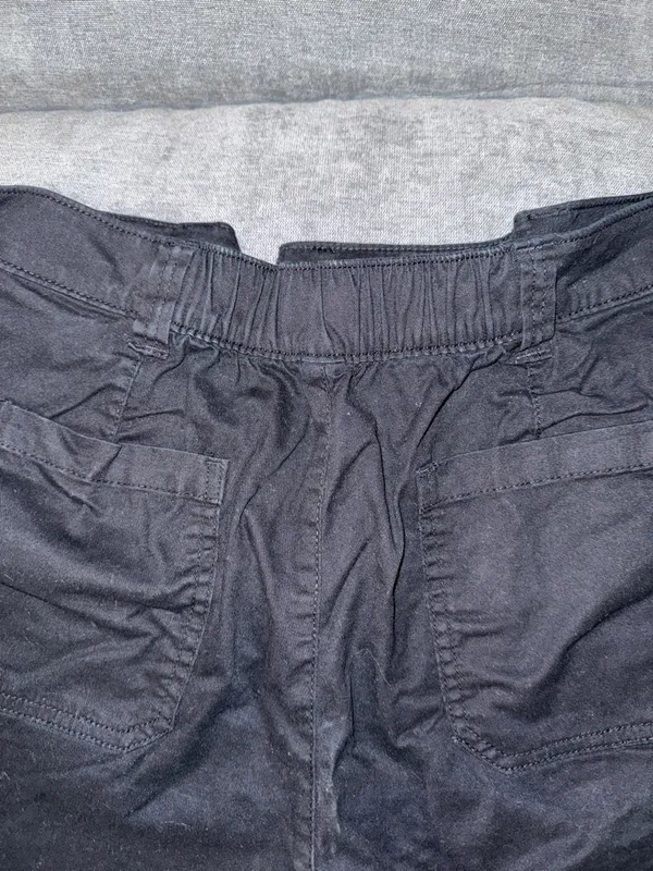 Old Navy Black High-Rise Shorts - Image 7