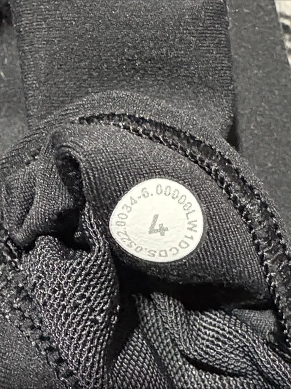 Lululemon Top - Size 4 - Pre-loved - Image 5