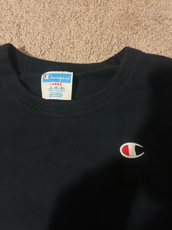 Champion Black Long-Sleeve Logo Crop Sweatshirt - Image 3