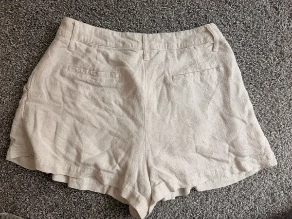 Windsor Looking Chic Belted Trouser Shorts With Linen - Image 3