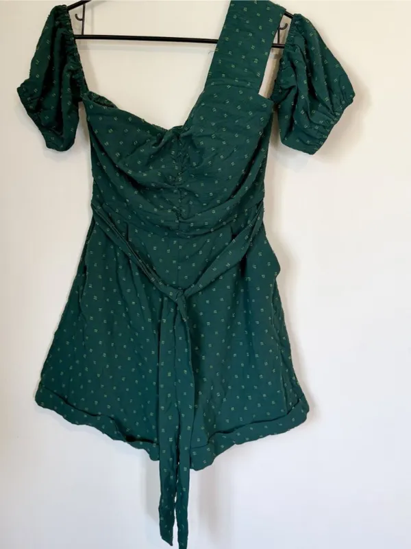NWT Cupshe One-Shoulder Green Romper With Puff Sleeves & Tie Waist - Size: Small - Image 5