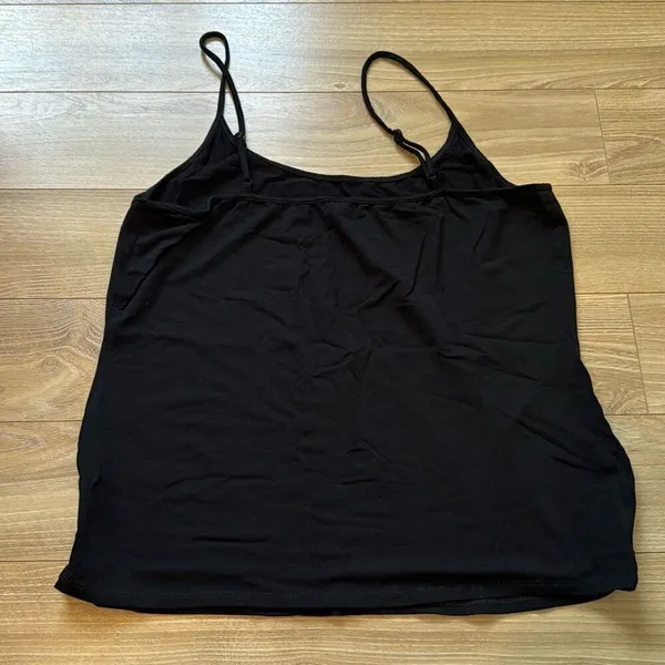 Black tank top with adjustable‎ straps size medium No brand tag but I think it - Image 5