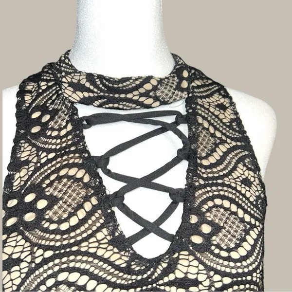 Rue 21 super cute sleeveless lace top with lace up design in front of! - Image 4