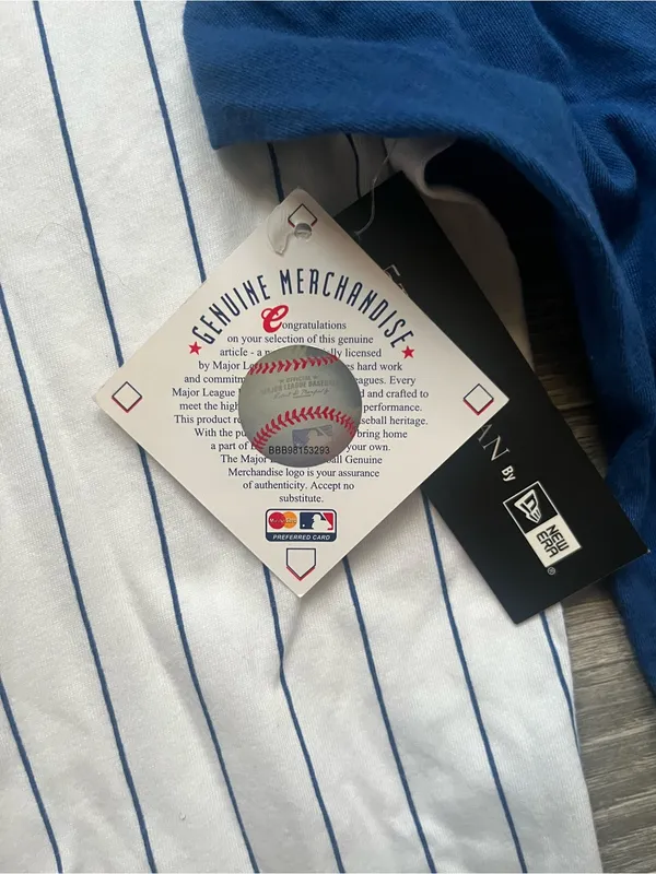 5th & Ocean White Blue Pinstripes Sequin Chicago Cubs Baseball Tee V Neck XL Top - Image 5