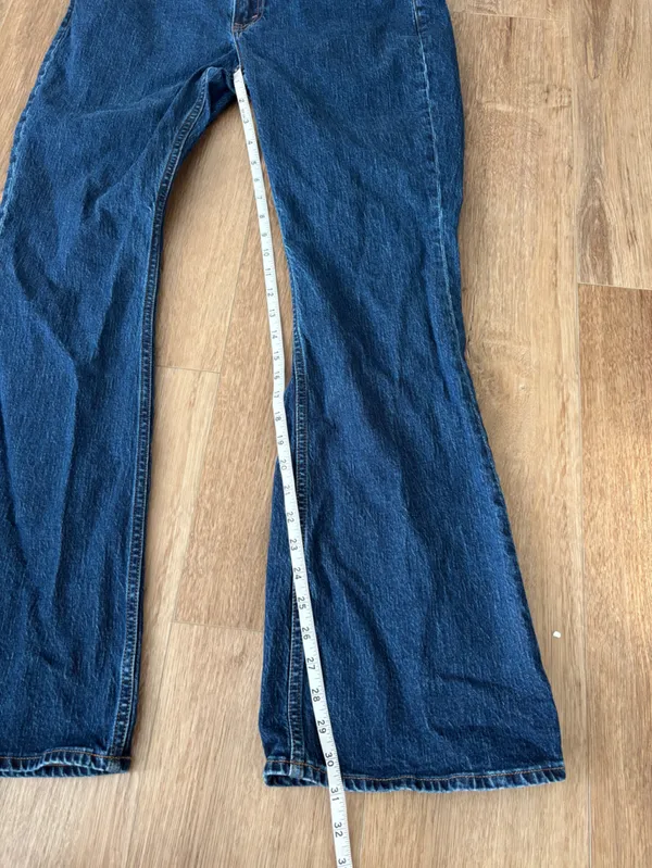 Abercrombie and Fitch mid rise bootcut jeans dark wash Size 31 Regular - Image 2