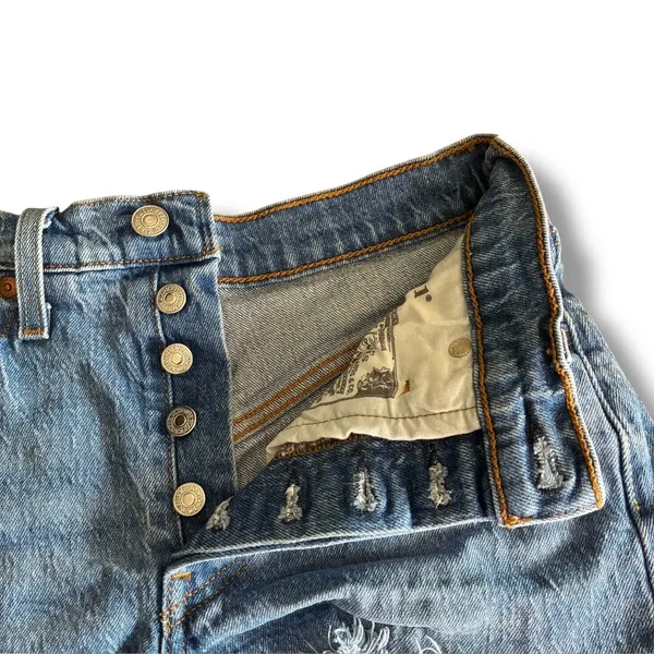 Levi’s 501 button fly distressed cutoff denim shorts size 24 - Image 4