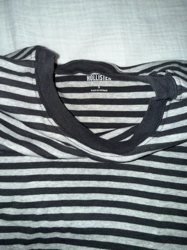Hollister Baby Tee - Image 2