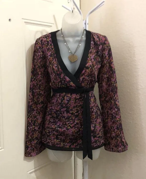 Black purple floral silky poly wrap style top blouse shirt long flare sleeves vneck belted tie back office siren #whimsygoth #coquette #grunge #goth #hippie - Image 2