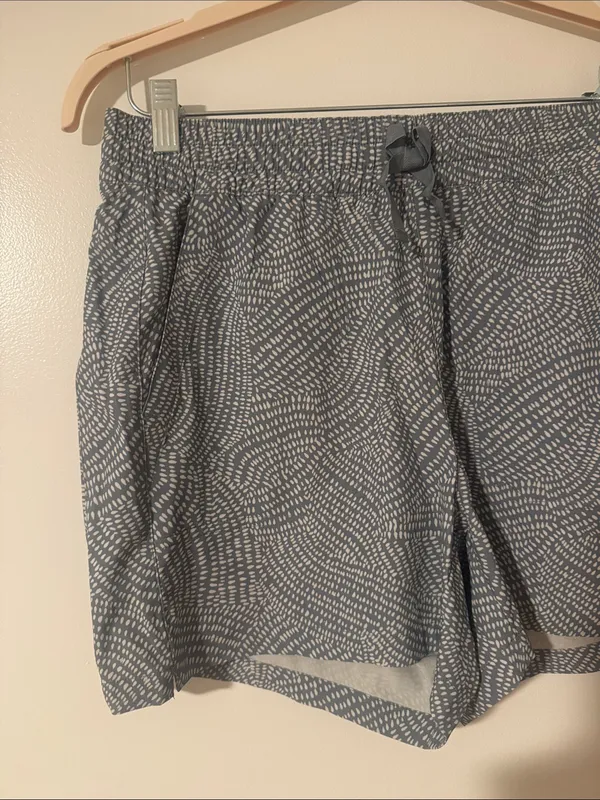 Orvis Women's Gray Patterned Drawstring Shorts - Image 3