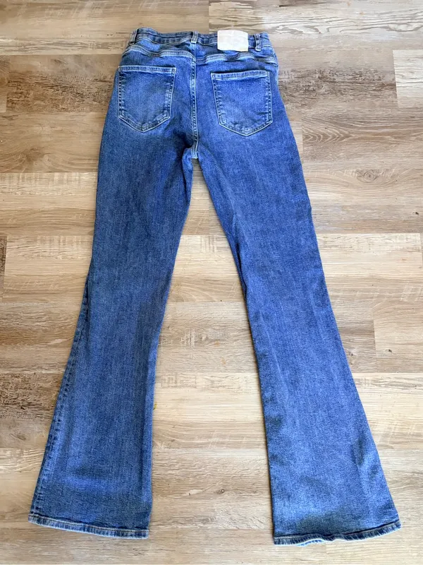 Zara High-Rise Flare Jeans size 8 - Image 2