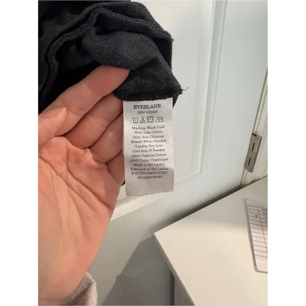 Everlane THE BOX-CUT TEE IN ESSENTIAL COTTON Washed black - Image 4