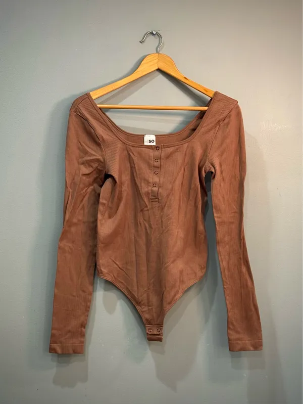 Brown SO Ribbed L/S Bodysuit Size M NWOT - Image 3