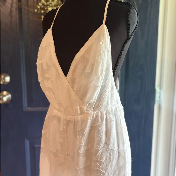 Lulu's Textured White Jumpsuit size M - Image 2