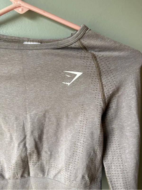 Gymshark Gym Crop Top Long Sleeve Thumbhole Seamless Workout Shirt Women’s S Taupe - Image 3