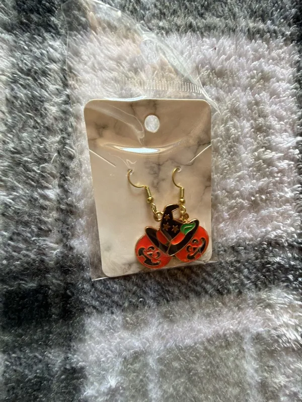 Lot of 3 Pairs Halloween Theme Dangle Earrings: Skeleton, Pumpkin Witch Hat, and - Image 4