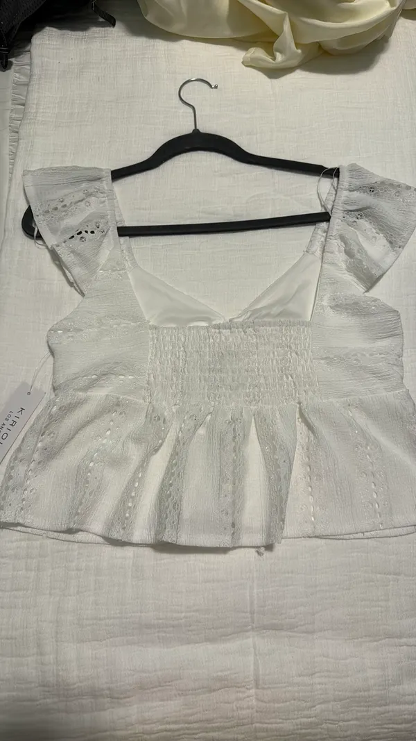 Kirious Crop Top size medium  - Image 2